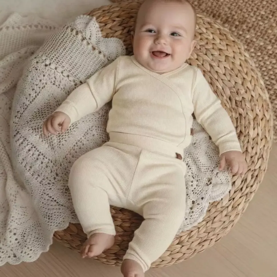 Komplet Niemowlęcy 2 elementy Body + Spodenki | Kremowy