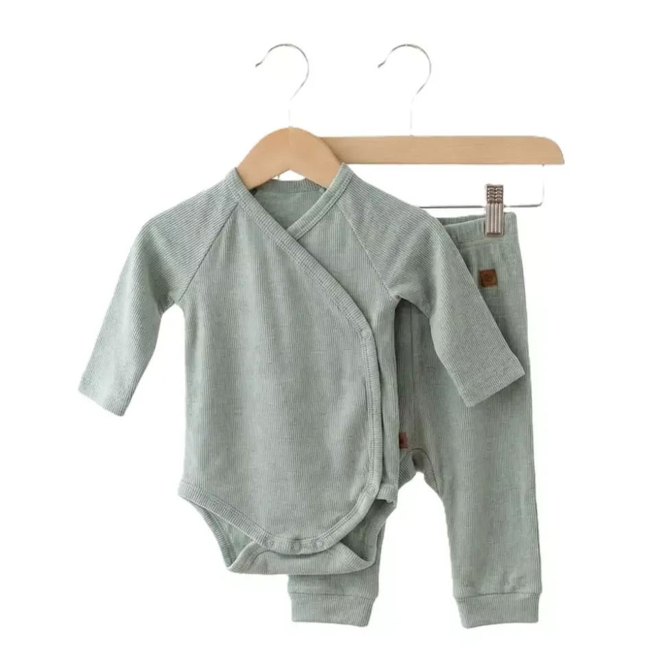 Komplet Niemowlęcy 2 elementy Body + Spodenki | Zielony