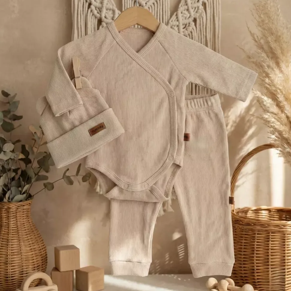 Komplet Niemowlęcy 3 elementy Body + Spodenki + Czapeczka | Beżowy
