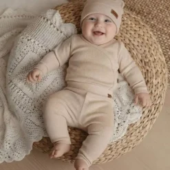 Komplet Niemowlęcy 3 elementy Body + Spodenki + Czapeczka | Beżowy