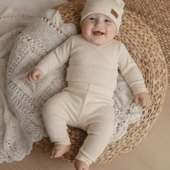 Komplet Niemowlęcy 3 elementy Body + Spodenki + Czapeczka | Kremowy