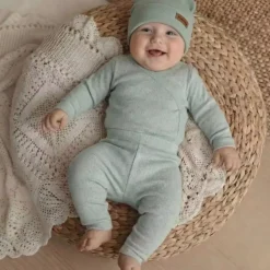 Komplet Niemowlęcy 3 elementy Body + Spodenki + Czapeczka | Zielony