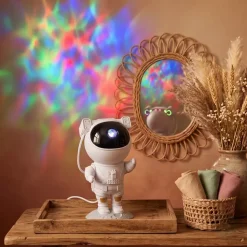 Lampka nocna z projektorem dla dzieci – Projektor gwiazd do pokoju dziecka | Astronauta