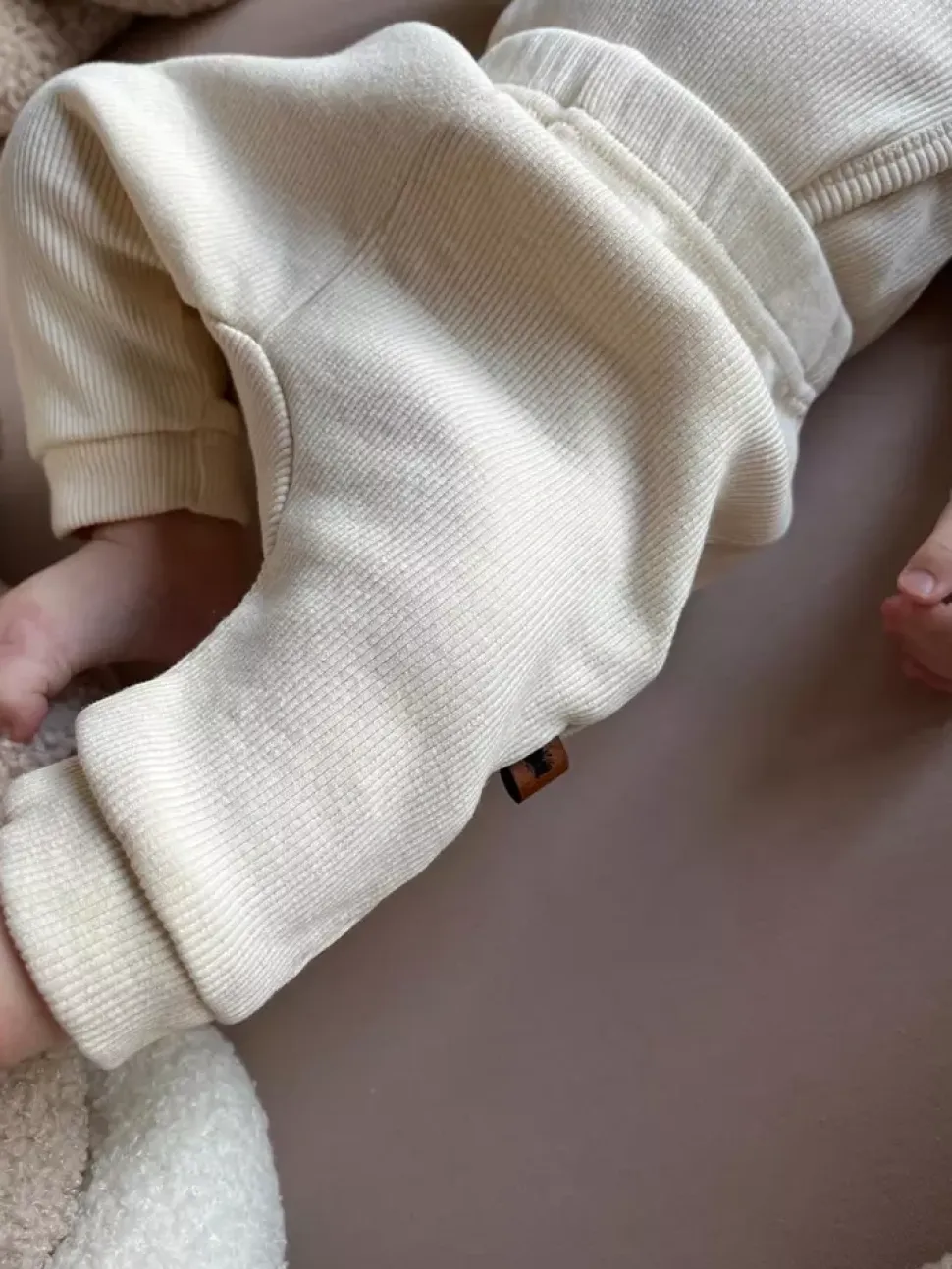 Półspiochy Spodenki Niemowlęce Bawełniane Prążek | Kremowe